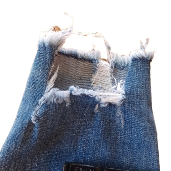 𝅺hudson jeans, size 26." Holly Skinny" Distressed bottoms. Dark and light . - Picture 11 of 16